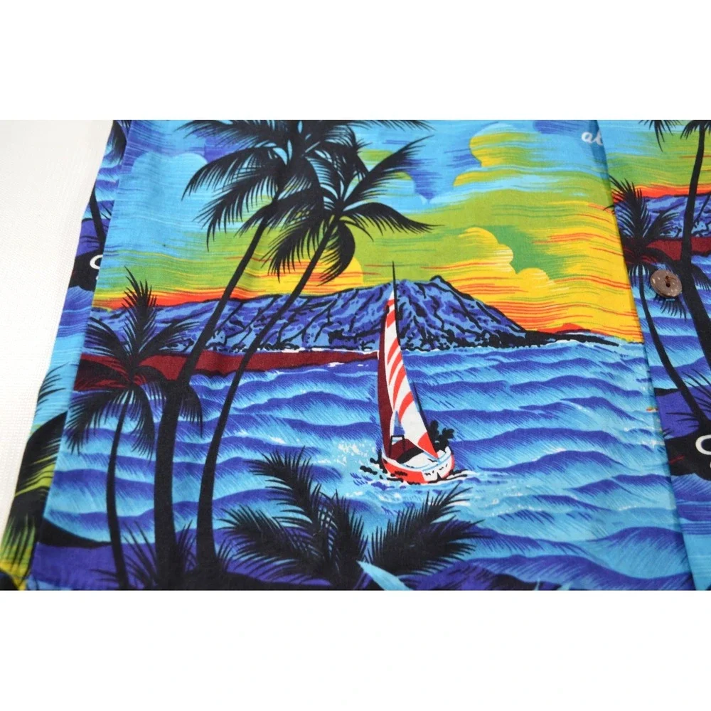 Royal Hawaiian Creations Aloha Tropical Shirt‎ Men's Medium Palm Trees Catamaran
